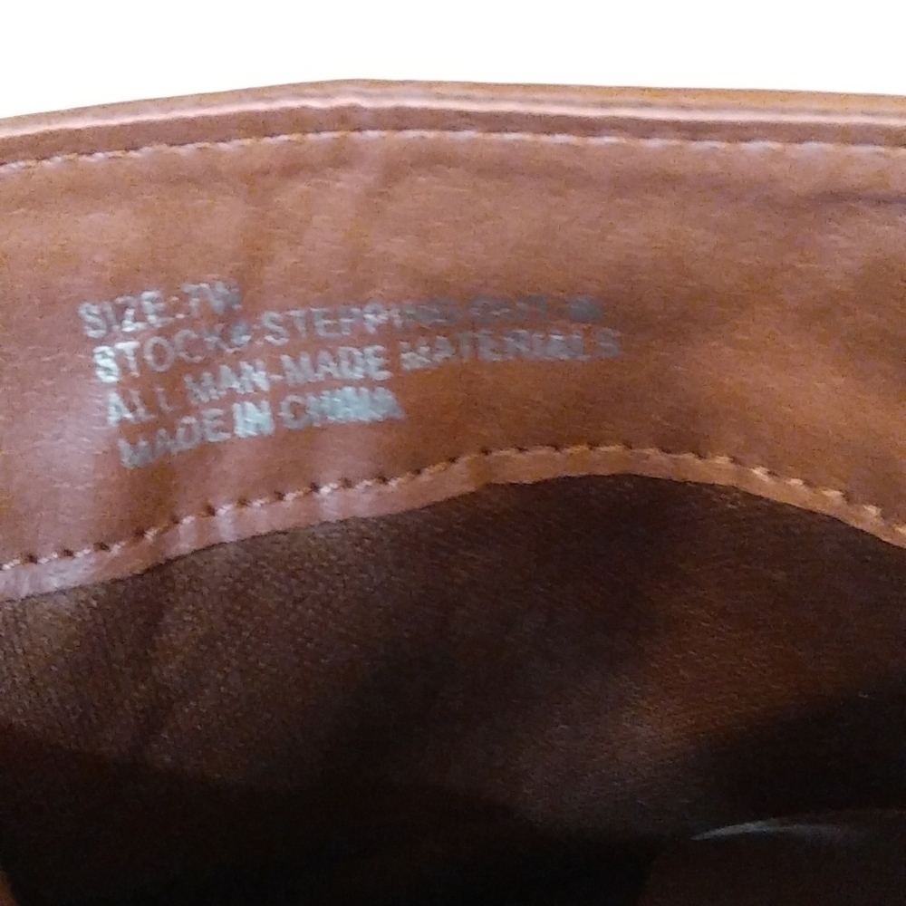 Celebrity Pink Women's Size 7 Brown 3 in Block Heels Ankle Boots Zipper Closure. - Picture 5 of 9